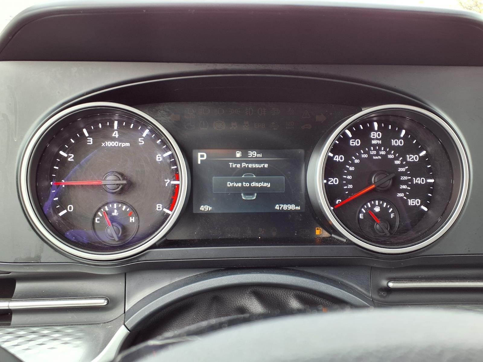 Used 2024 Snow White Pearl Kia LX image 25
