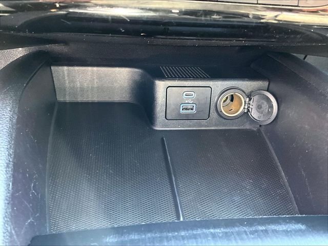 Used 2022 Blue Ford SE image 27