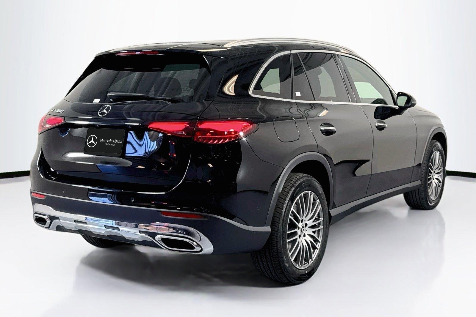 New 2026 Black Mercedes-Benz GLC 300 image 5