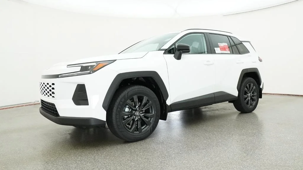 New 2026 Ice Cap Toyota XLE Premium image 6