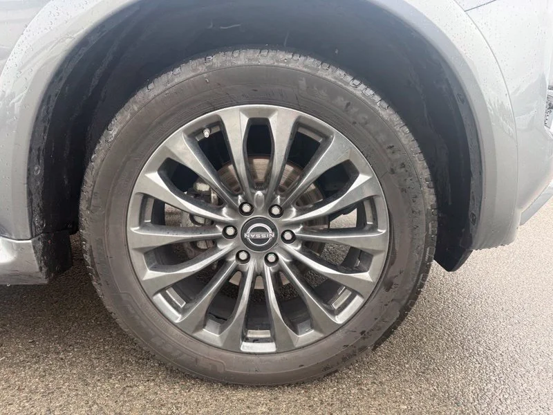 Used 2022 Gray Nissan Platinum image 17