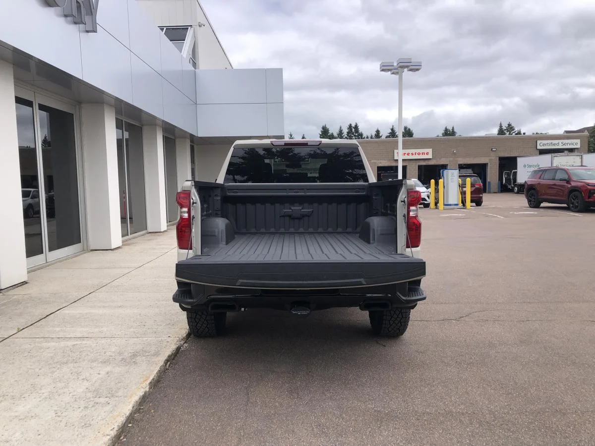 New 2026 White Chevrolet 4wd Crew Cab 147 image 7