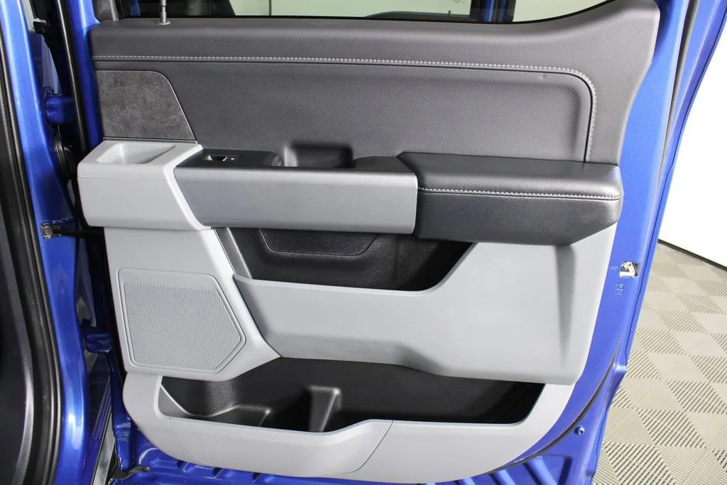 Used 2024 Blue Ford XLT image 9