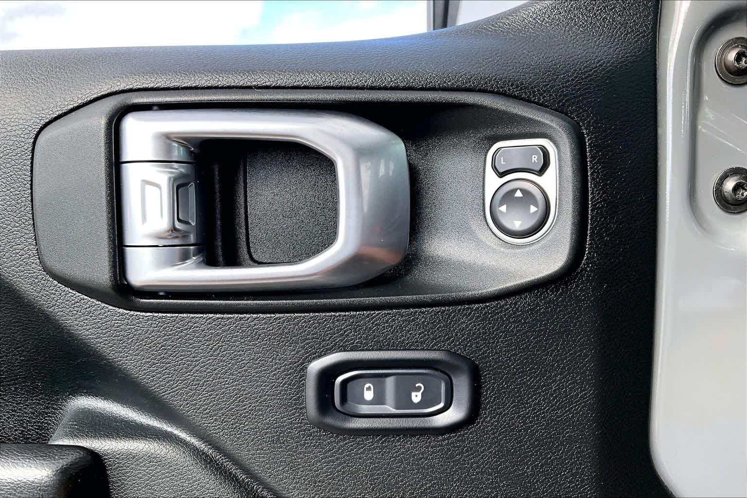 Used 2020 Sting-Gray Clearcoat Jeep Sport Altitude image 36