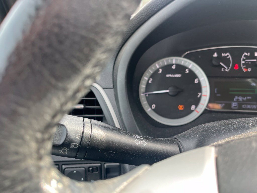Used 2015 Silver Nissan SV image 14