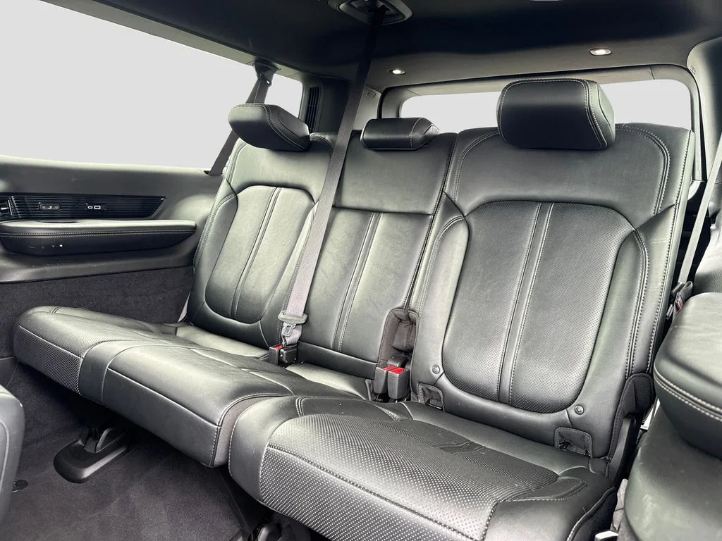 Used 2024 Black Jeep Base image 25