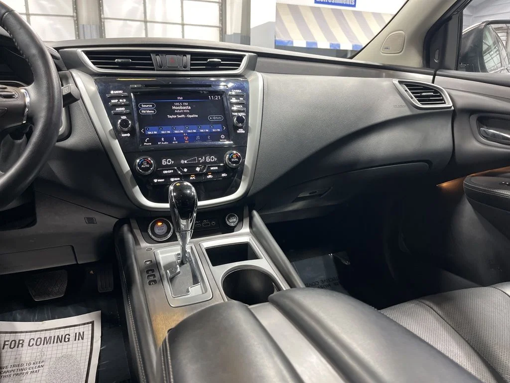 Used 2020 Super Black Metallic Nissan SL image 29