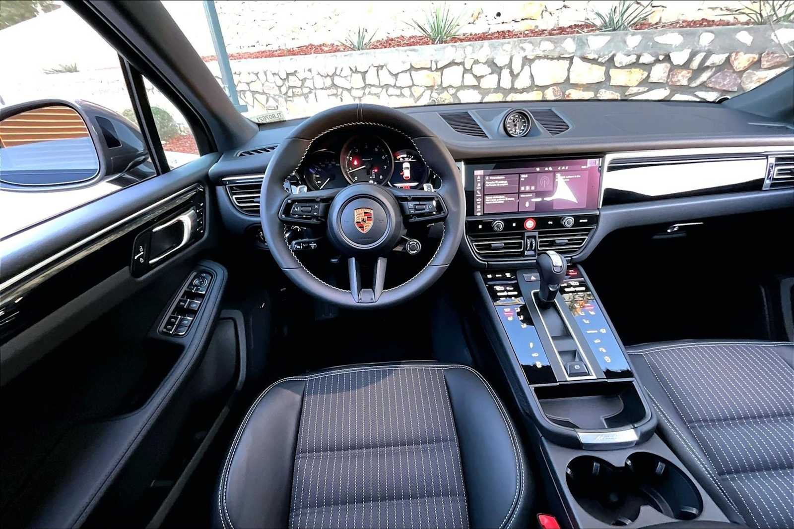 2026 Porsche Macan T - Photo 15