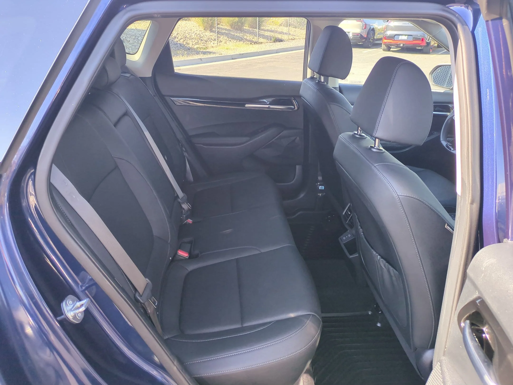 Used 2024 Dark Ocean Blue/White Roof Kia SX image 27