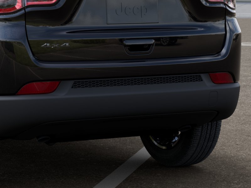 New 2026 Diamond Black Crystal Pearlcoat Jeep Latitude Altitude image 13