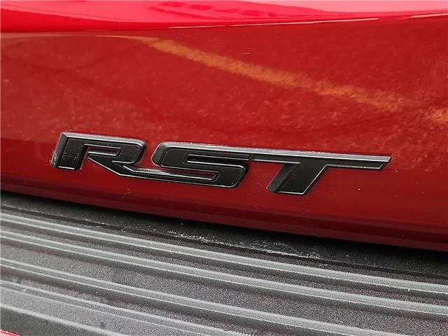 Used 2023 Red Chevrolet RST 4x4 image 9