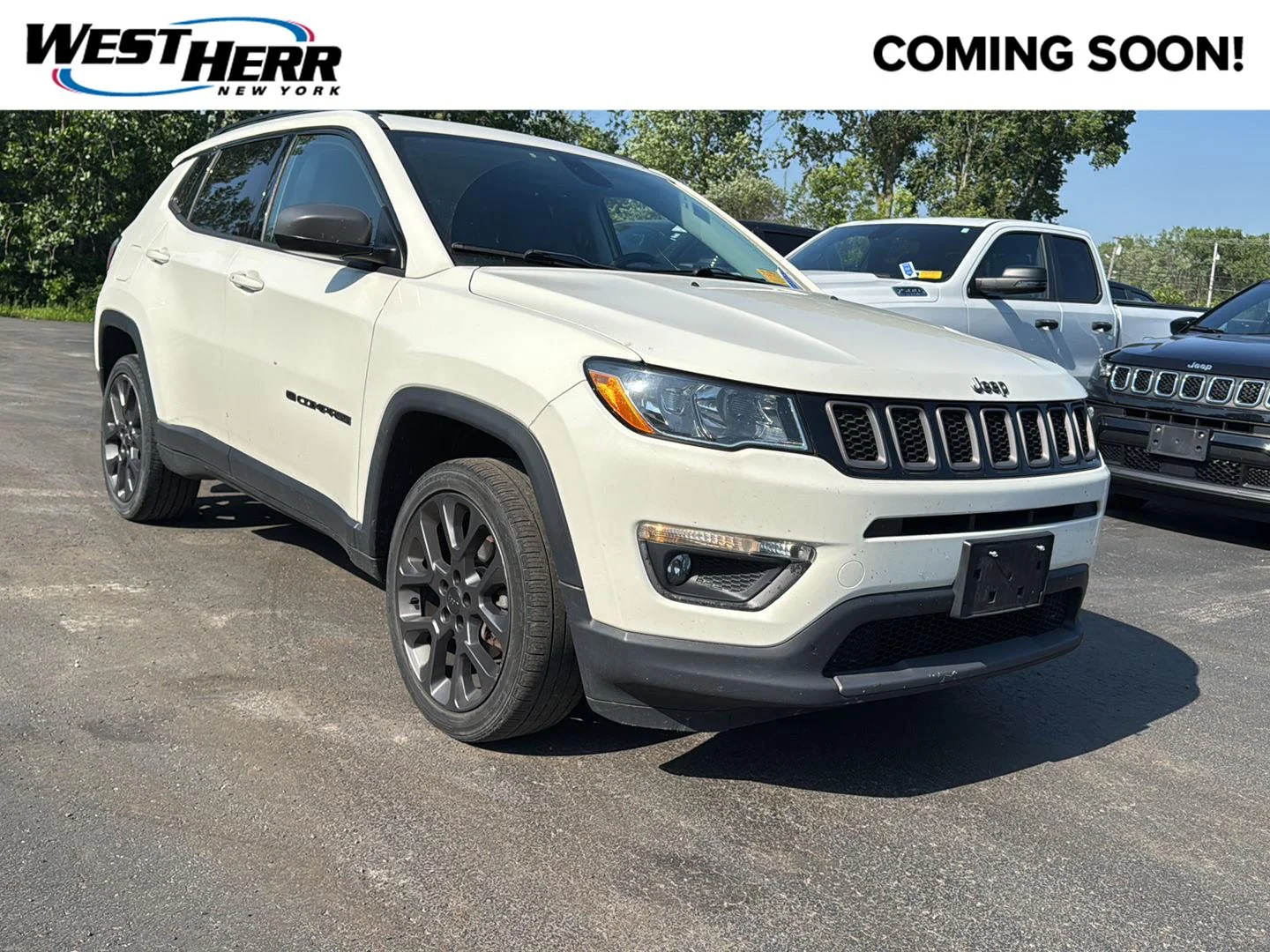 Used 2018 White Clearcoat Jeep Latitude image 1