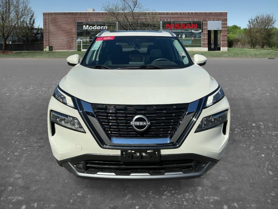 Used 2023 Pearl White Tricoat Nissan SL image 5