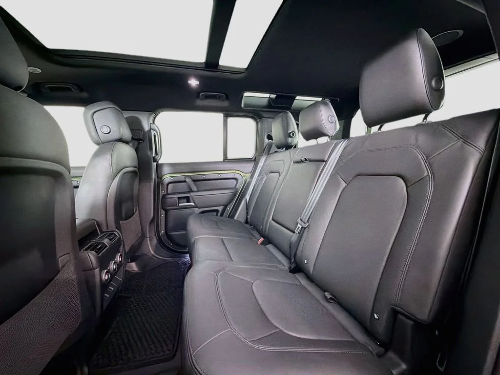 New 2026 Woolstone Green Land Rover X-Dynamic SE image 26