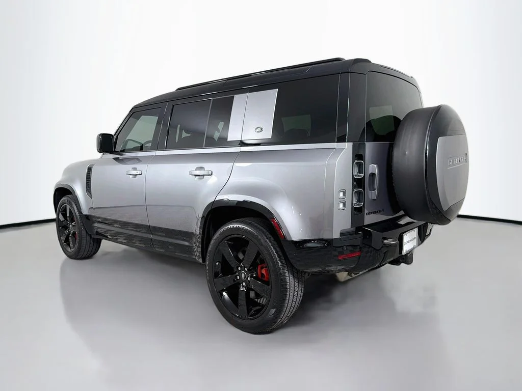 Used 2024 Eiger Grey Metallic Land Rover X image 7