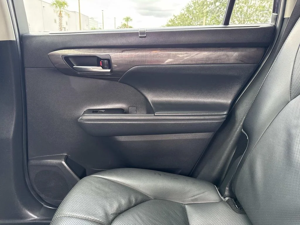 Used 2022  Toyota Limited image 17