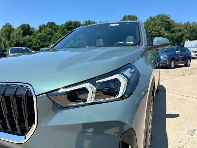 Used 2023 Green BMW xDrive28i image 51