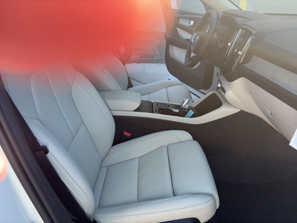2026 Volvo XC40 Plus - Photo 10