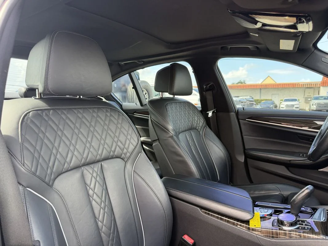 Used 2018  BMW M550i xDrive image 18