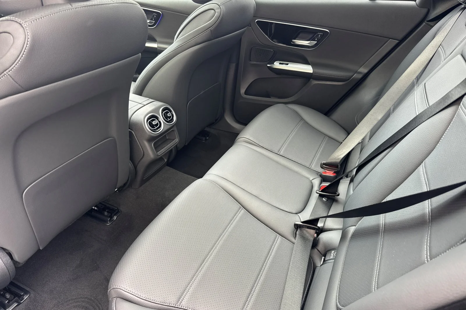 New 2026 Black Mercedes-Benz GLC 300 image 9