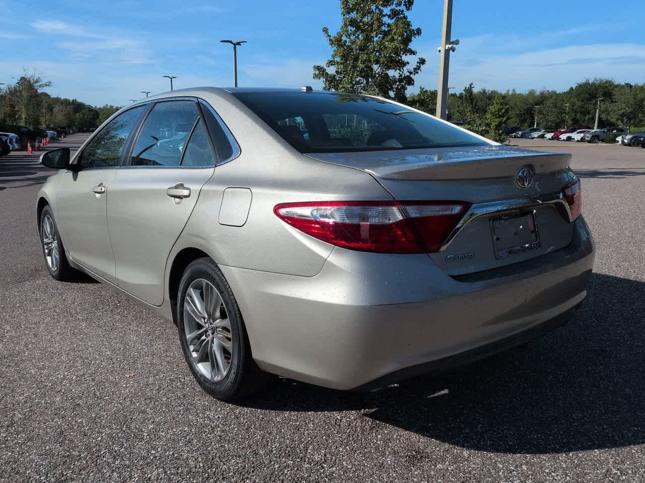 Used 2016 Creme Brulee Mica Toyota SE image 4