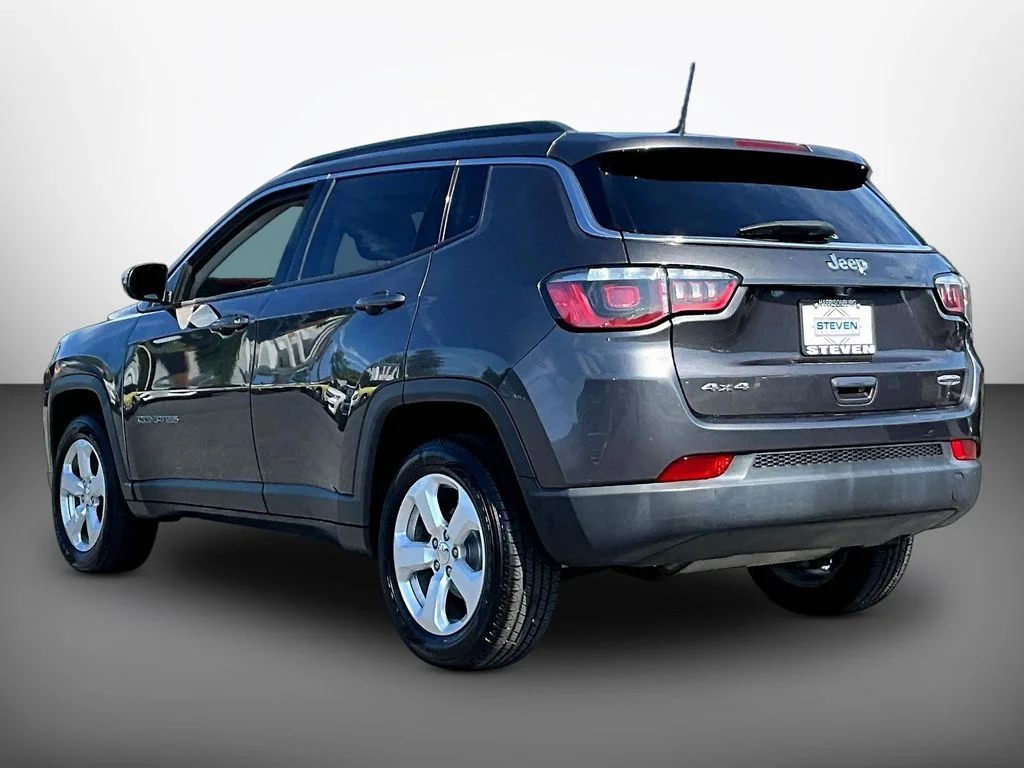Used 2019 Crystal Metallic Jeep Latitude image 4