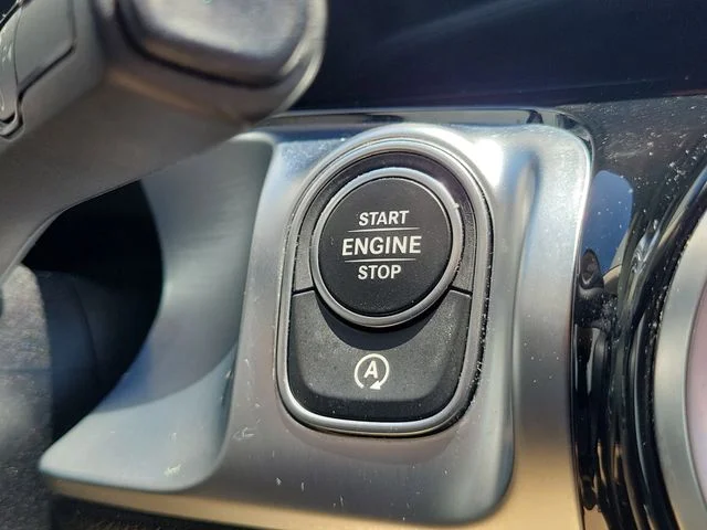 Used 2023 White Mercedes-Benz GLB 250 image 32