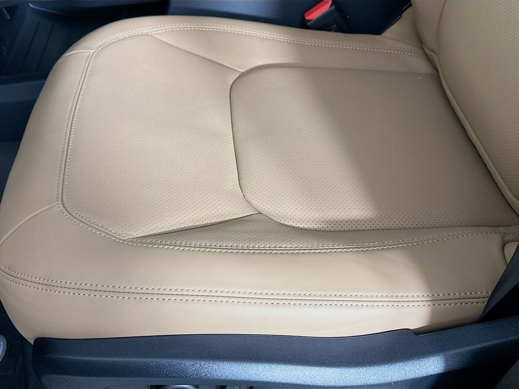 New 2026 Santorini Black Land Rover X-Dynamic SE image 18