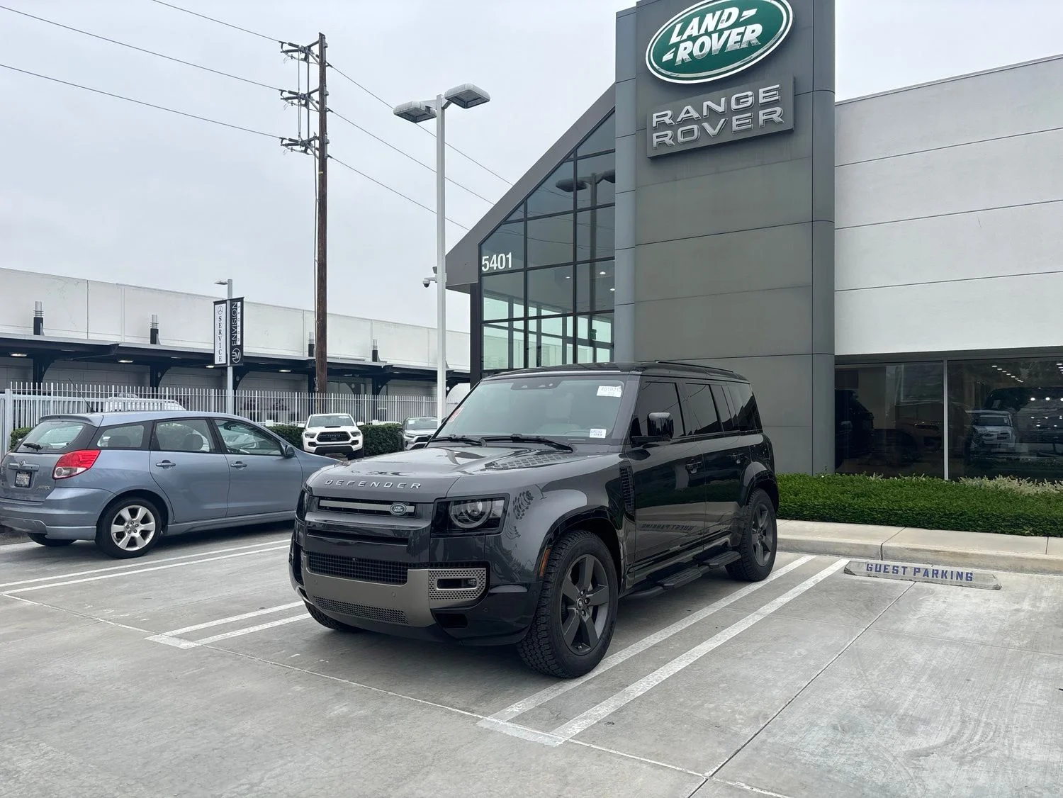 2025 Land Rover Defender 110 X-Dynamic SE P400's photo