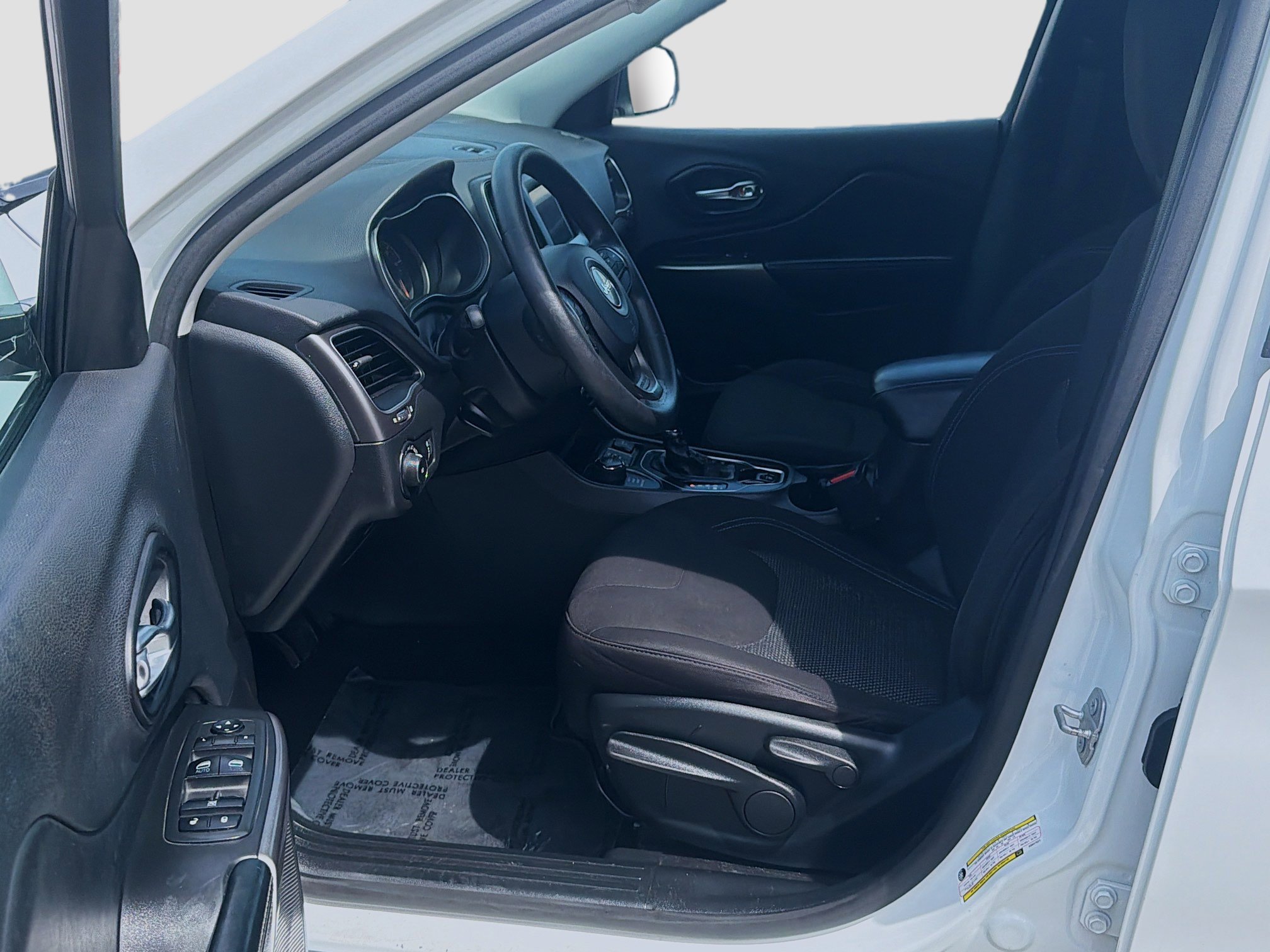 Used 2019 Bright White Clearcoat Jeep Latitude image 17