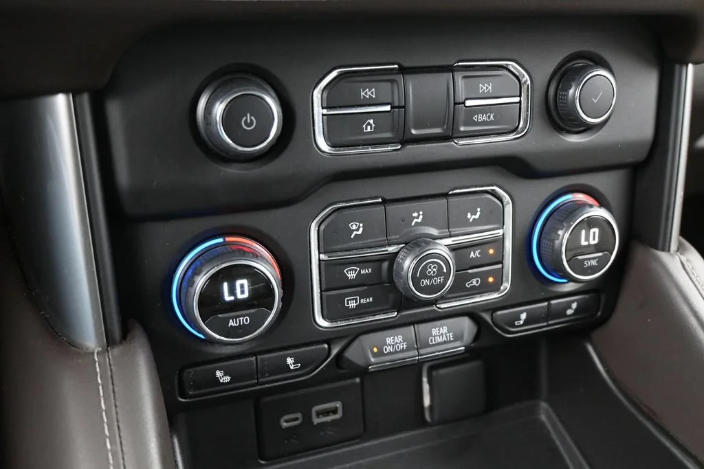 Used 2024 Summit White Chevrolet LT image 11