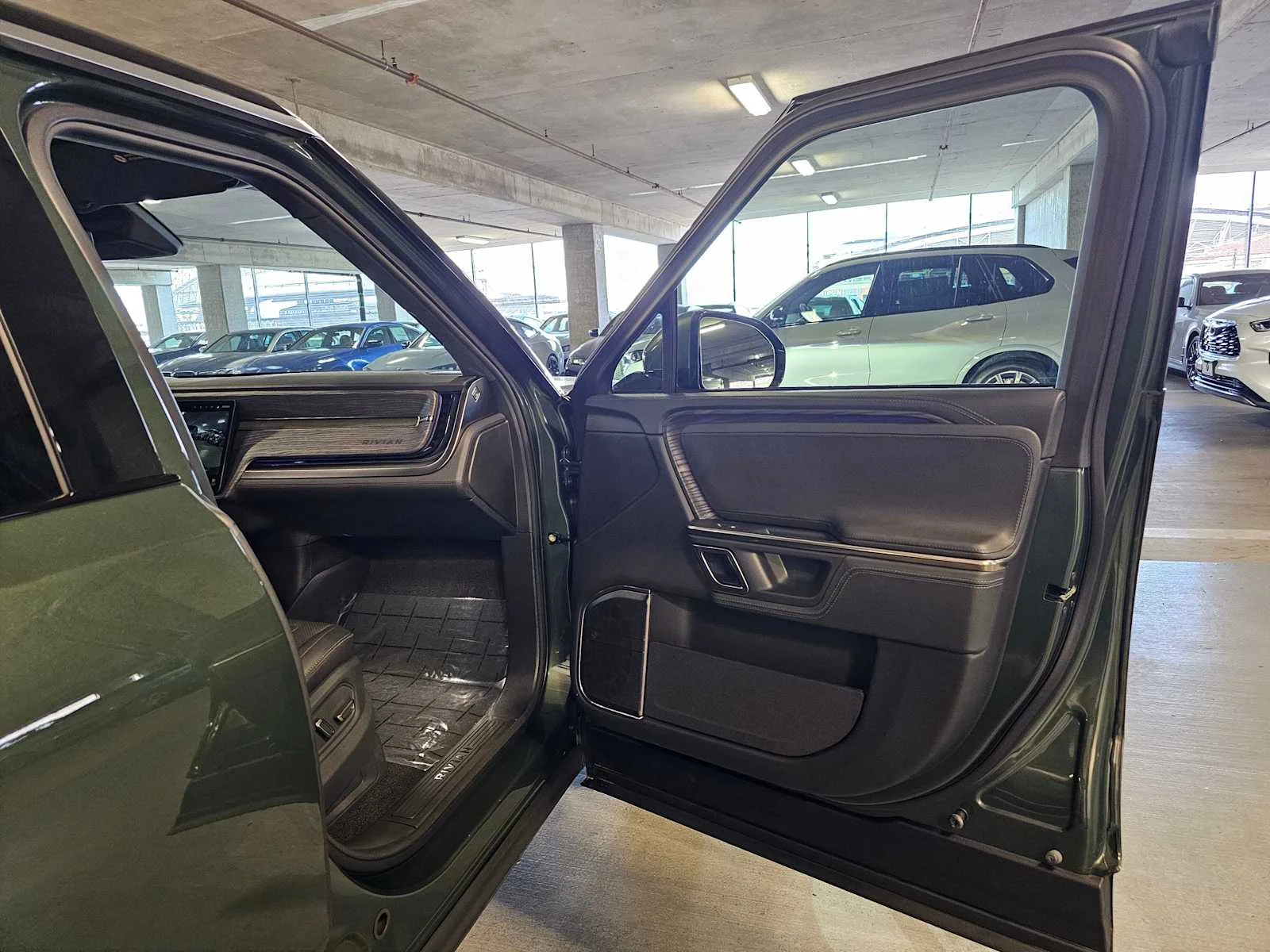 Used 2023  Rivian Adventure image 26