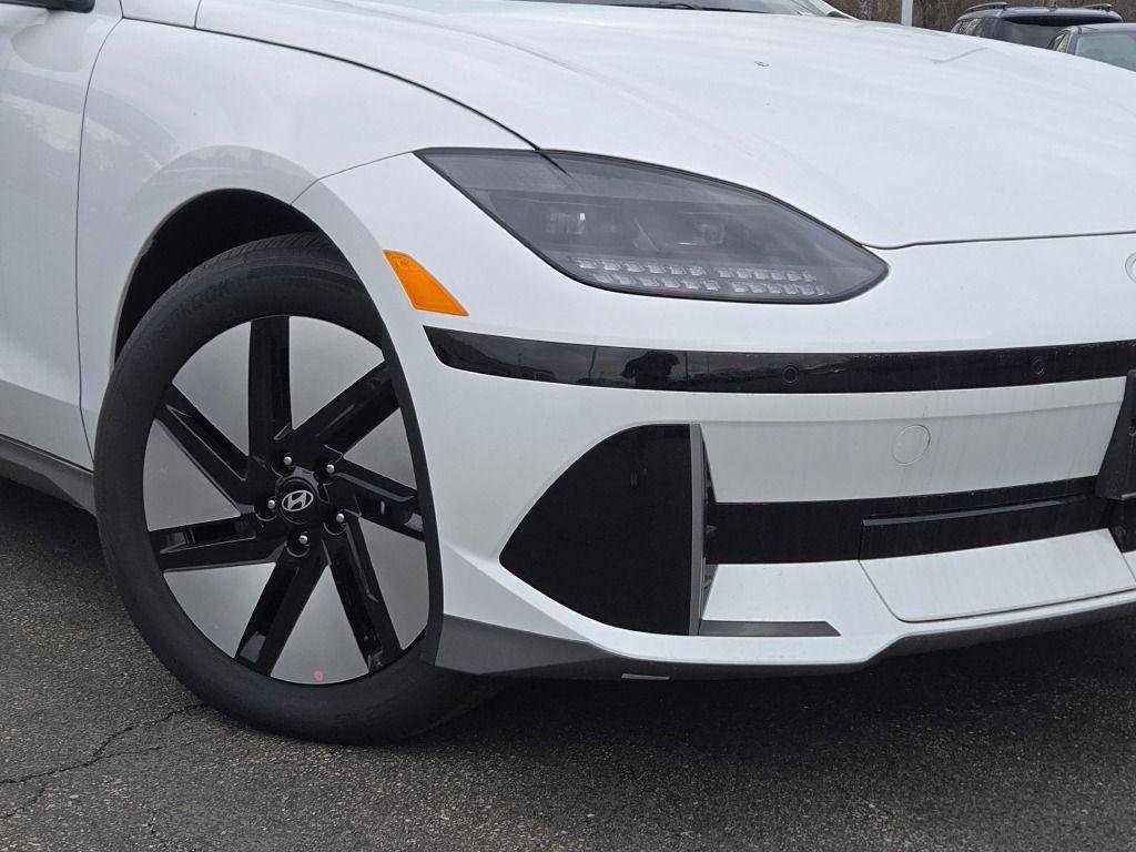New 2025 White Hyundai SE image 3