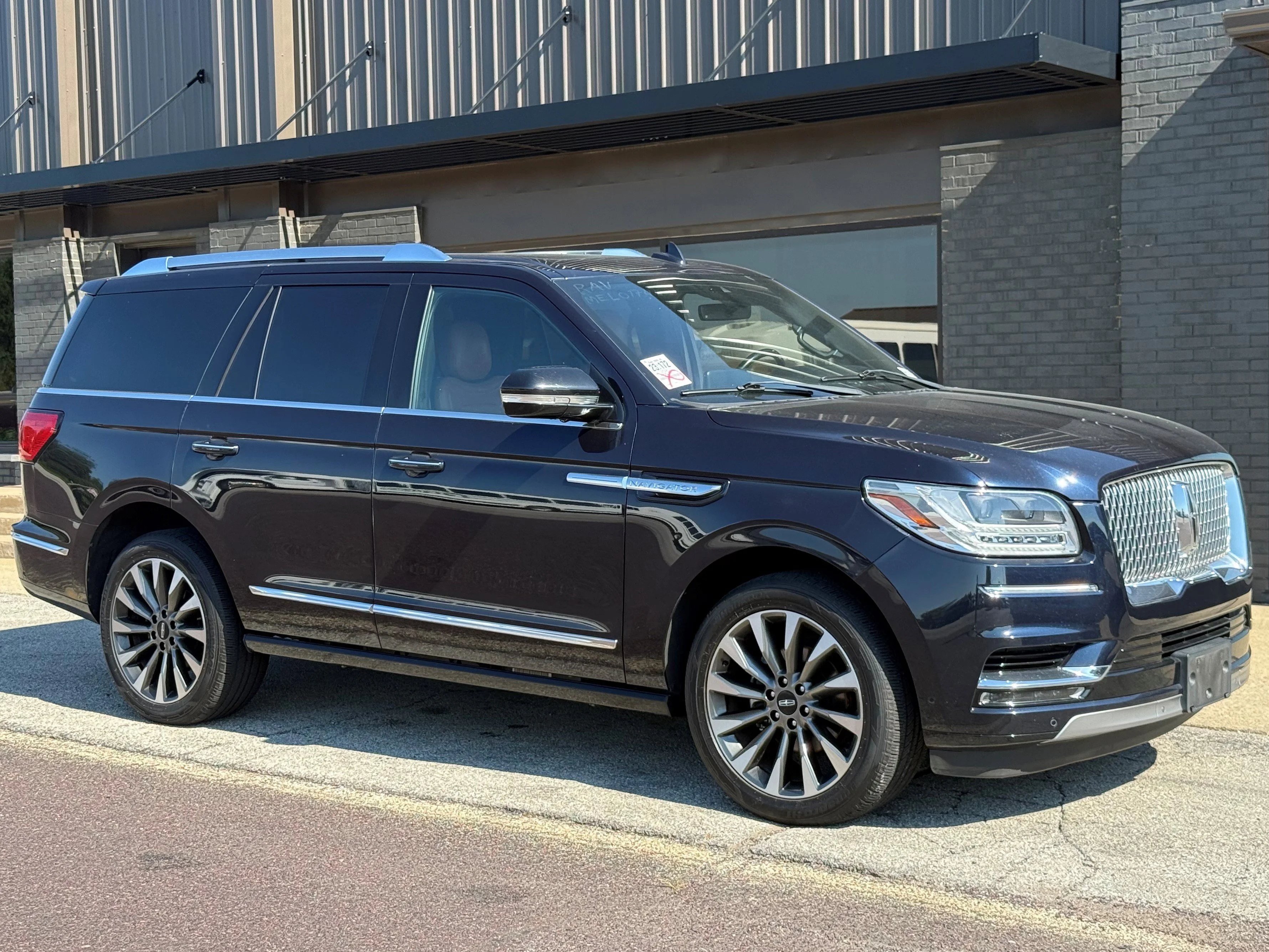 Used 2021 Signature Navy Lincoln Reserve image 3
