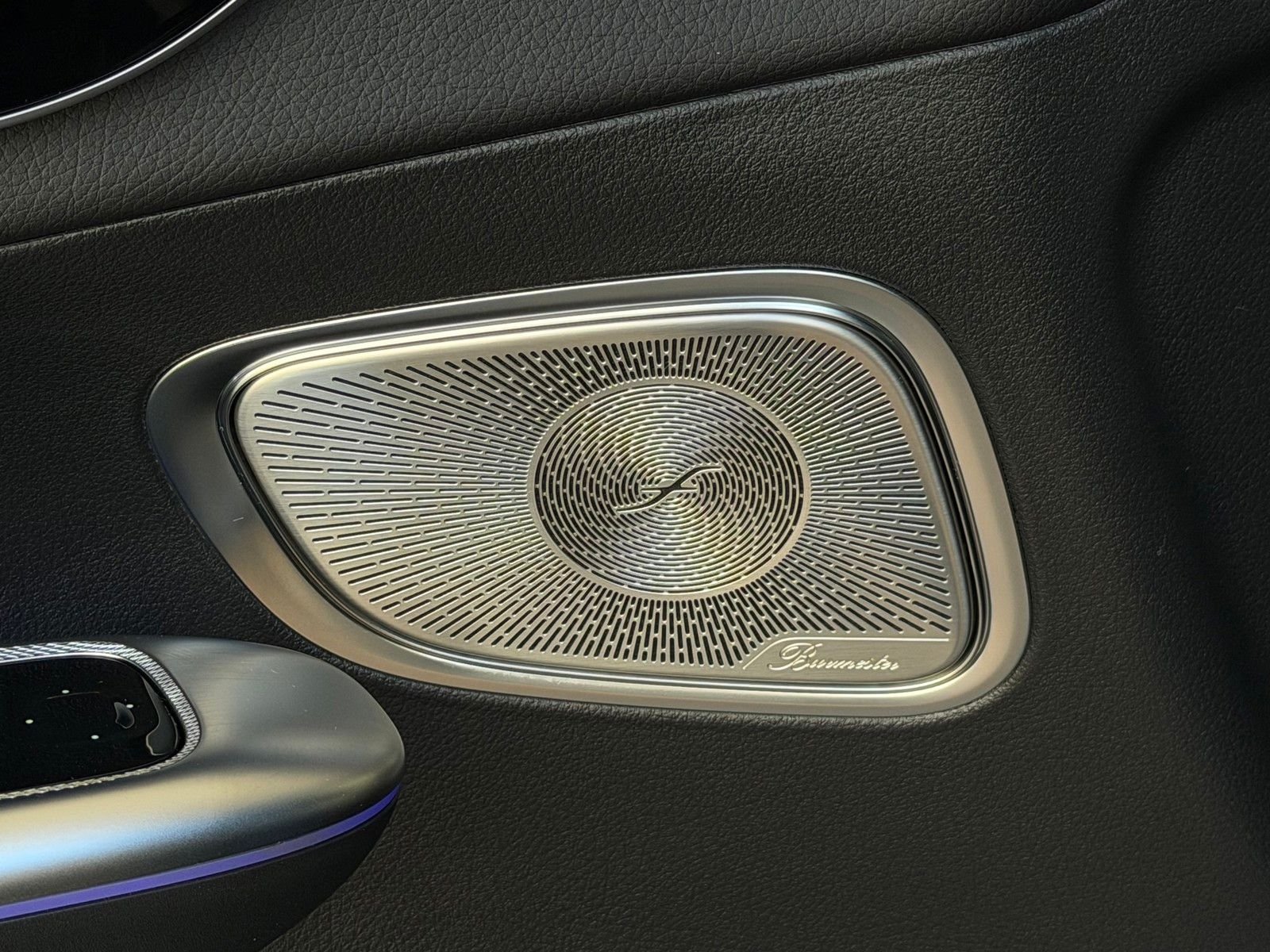 New 2026 Obsidian Black Metallic Mercedes-Benz GLC 300 image 13