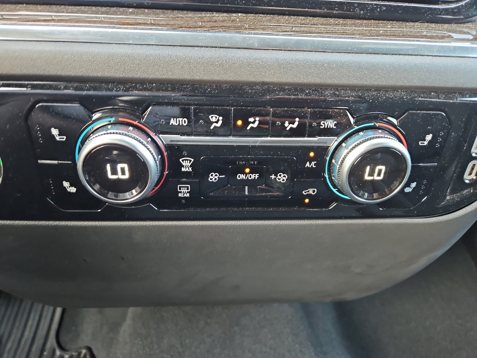 Used 2024 Titanium Rush Metallic GMC Elevation image 17