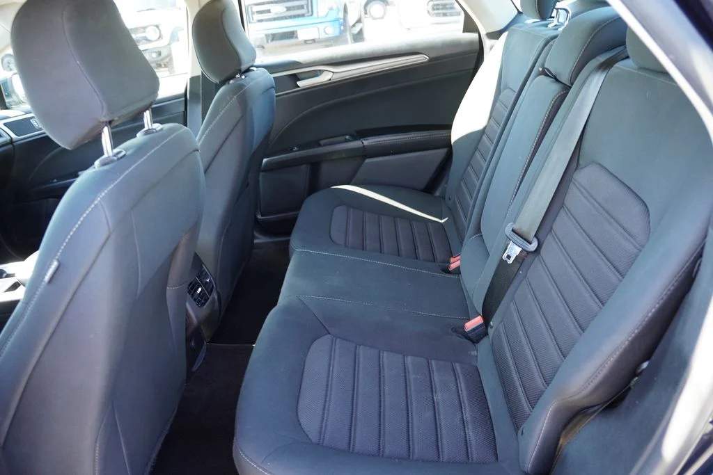 Used 2020 Blue Ford SE image 17