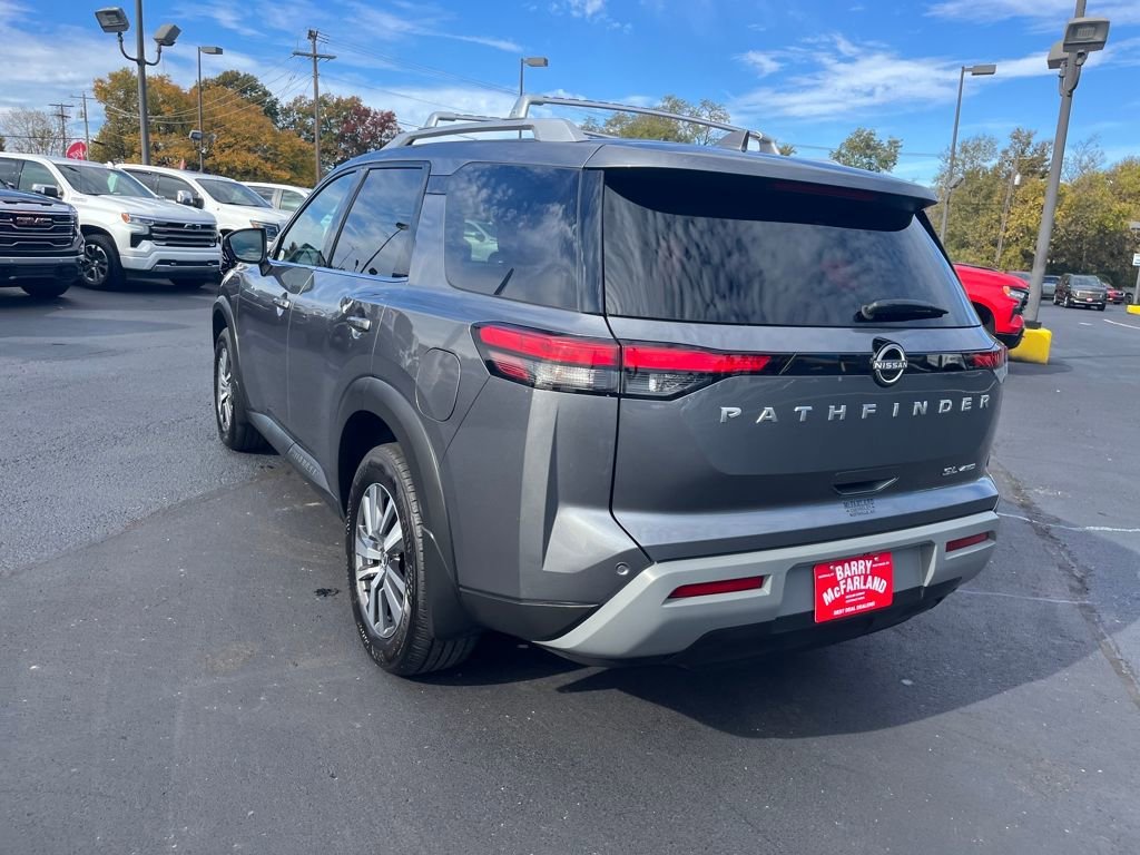 2024 Nissan Pathfinder SL photo 3