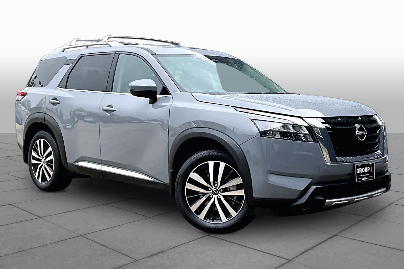 Used 2025 Boulder Gray Pearl Nissan Platinum image 3