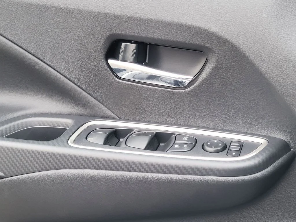 2025 Nissan Versa Sedan SR - Photo 18
