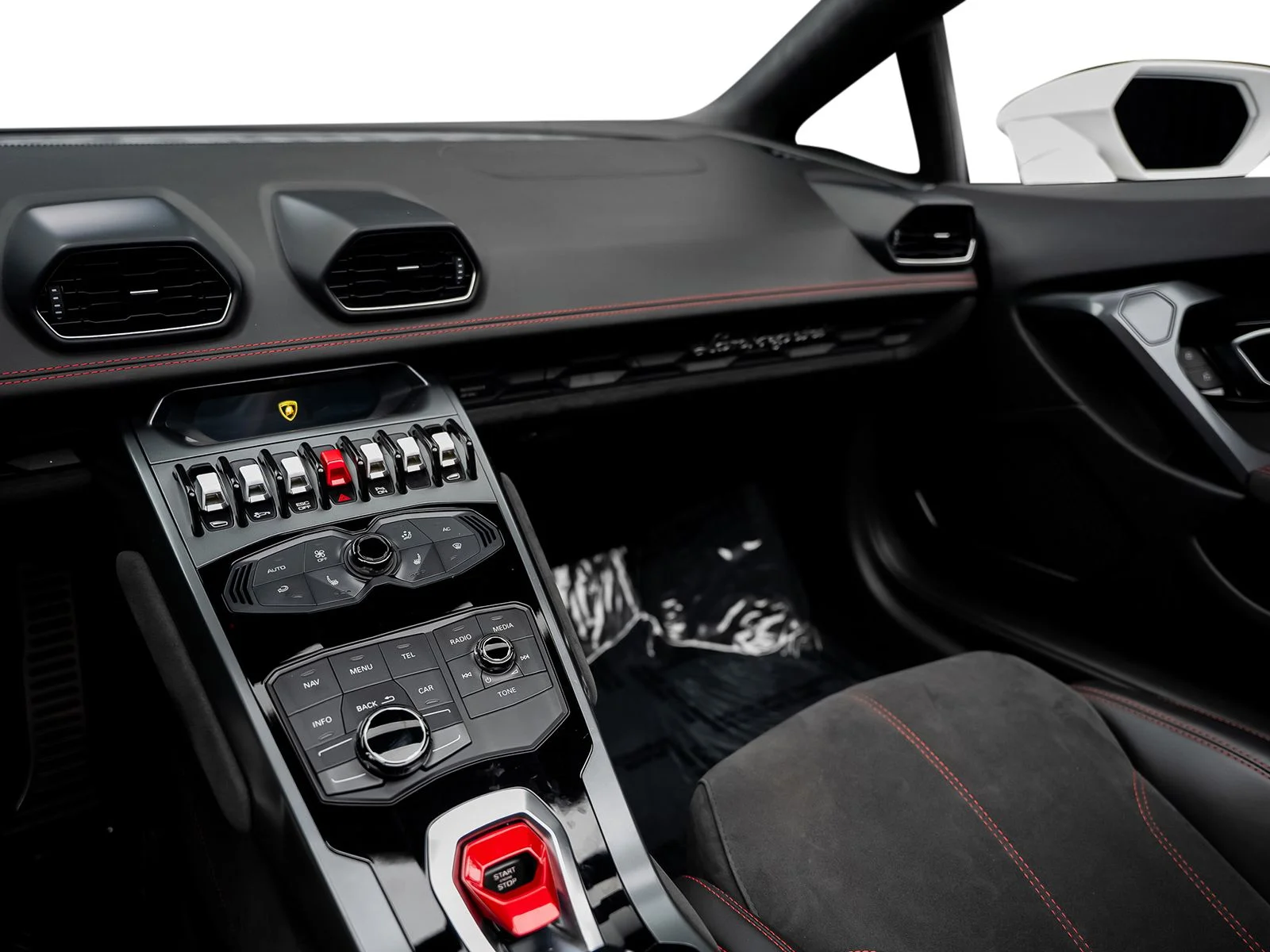 Used 2017 White Lamborghini  image 35