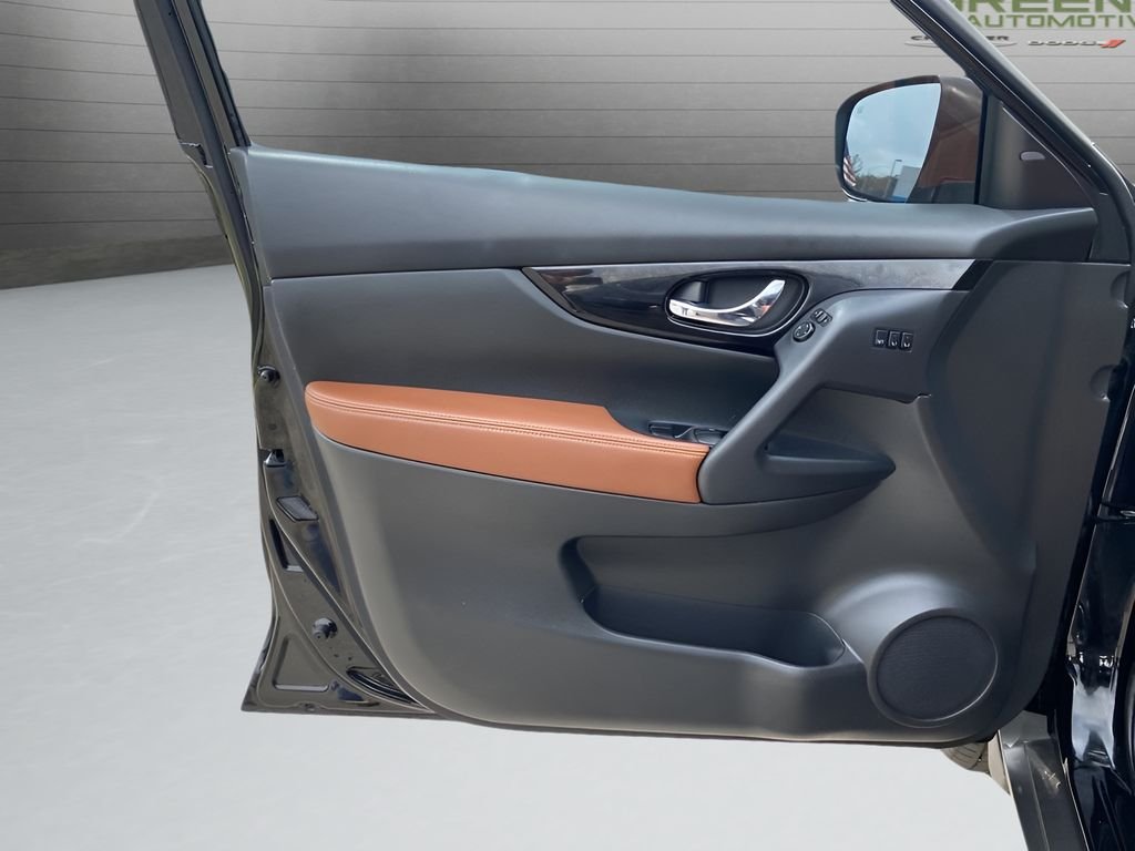 Used 2019 Magnetic Black Pearl Nissan SL image 20