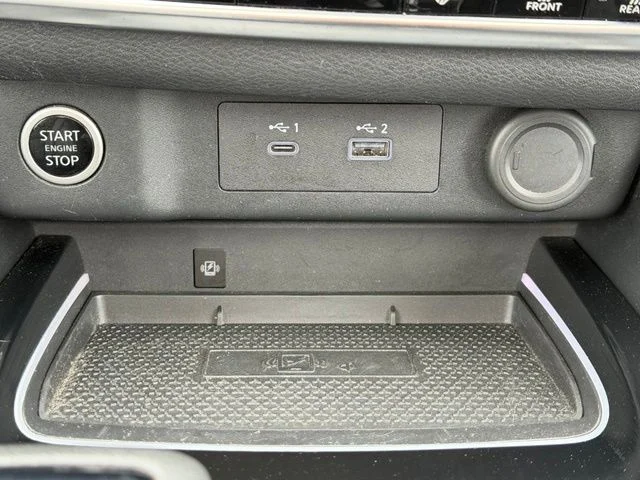 Used 2023 Pearl White Nissan Platinum image 26