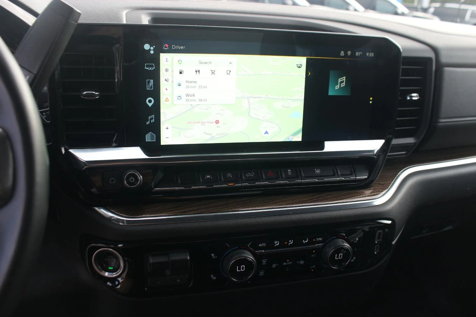 Used 2025 Summit White Chevrolet LT image 23