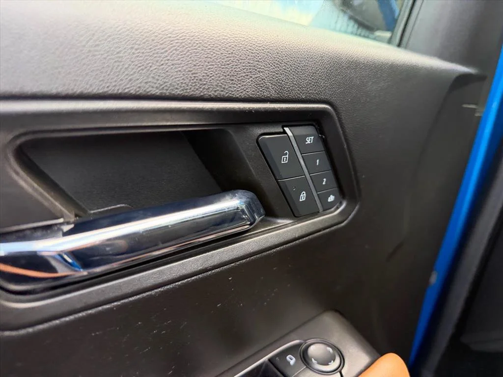 Used 2024 Blue GMC AT4 image 17