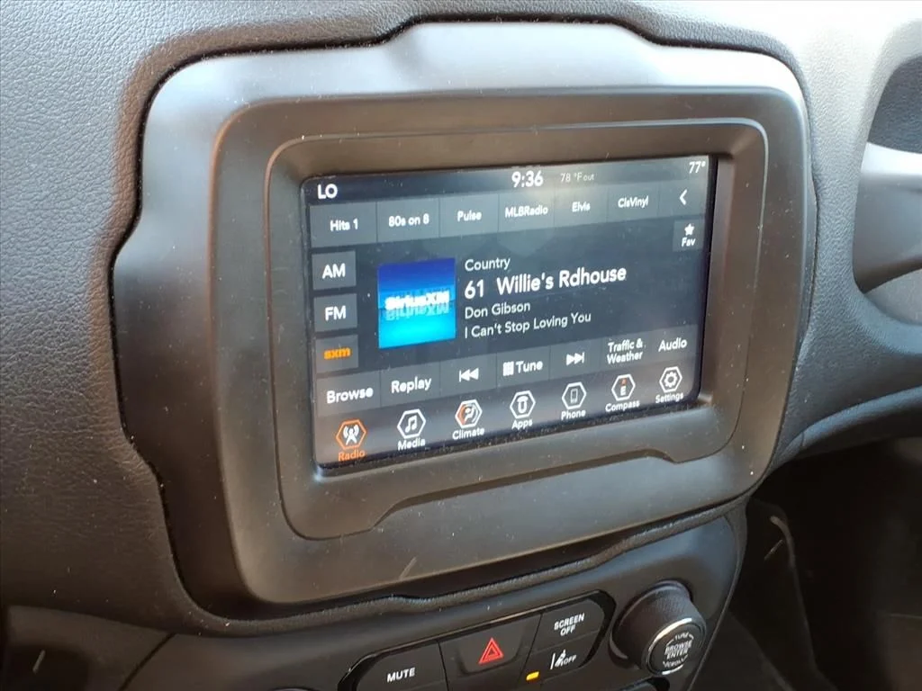 Used 2021 Silver Jeep Latitude image 22