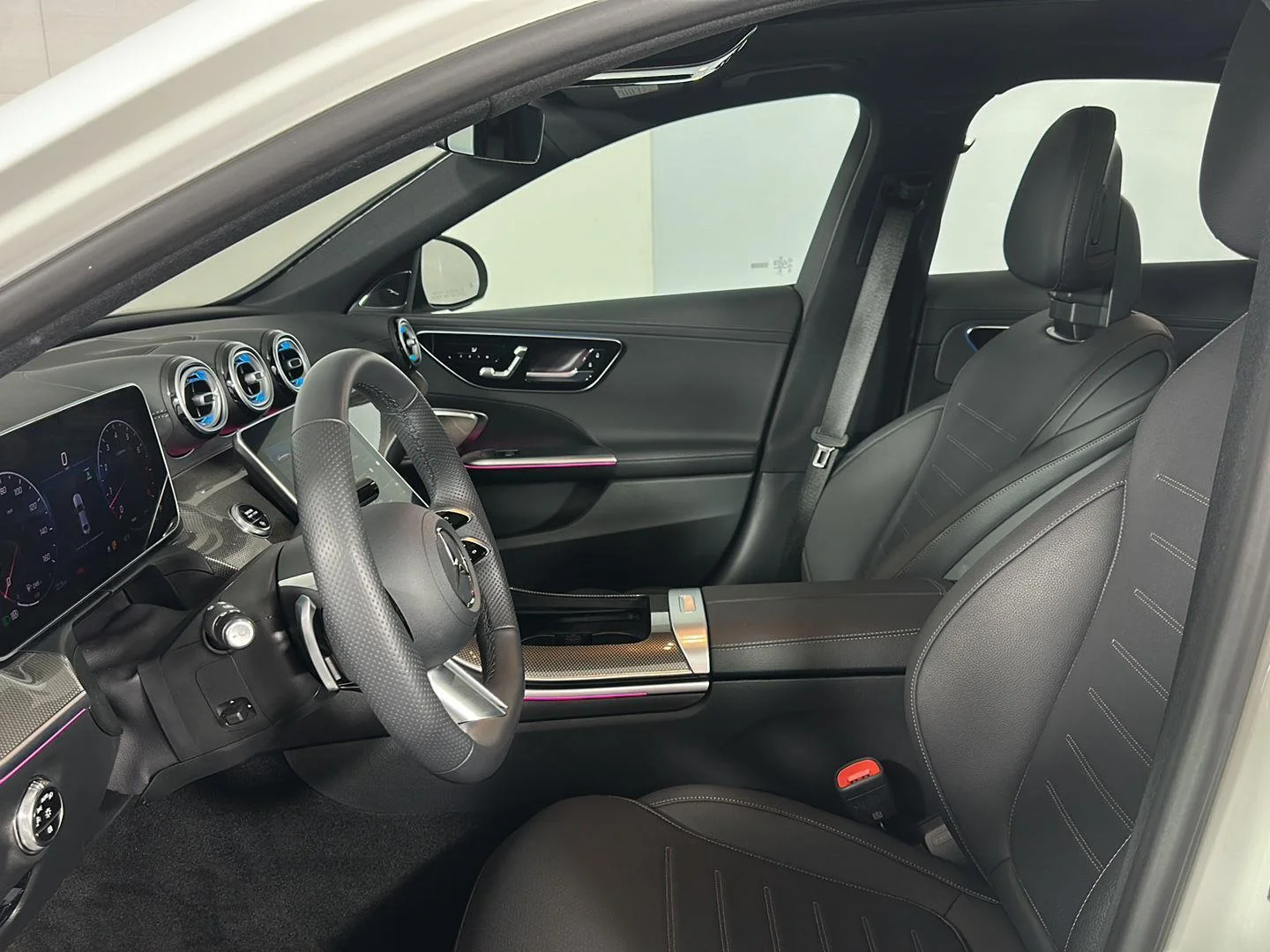 Used 2025  Mercedes-Benz C 300 image 6