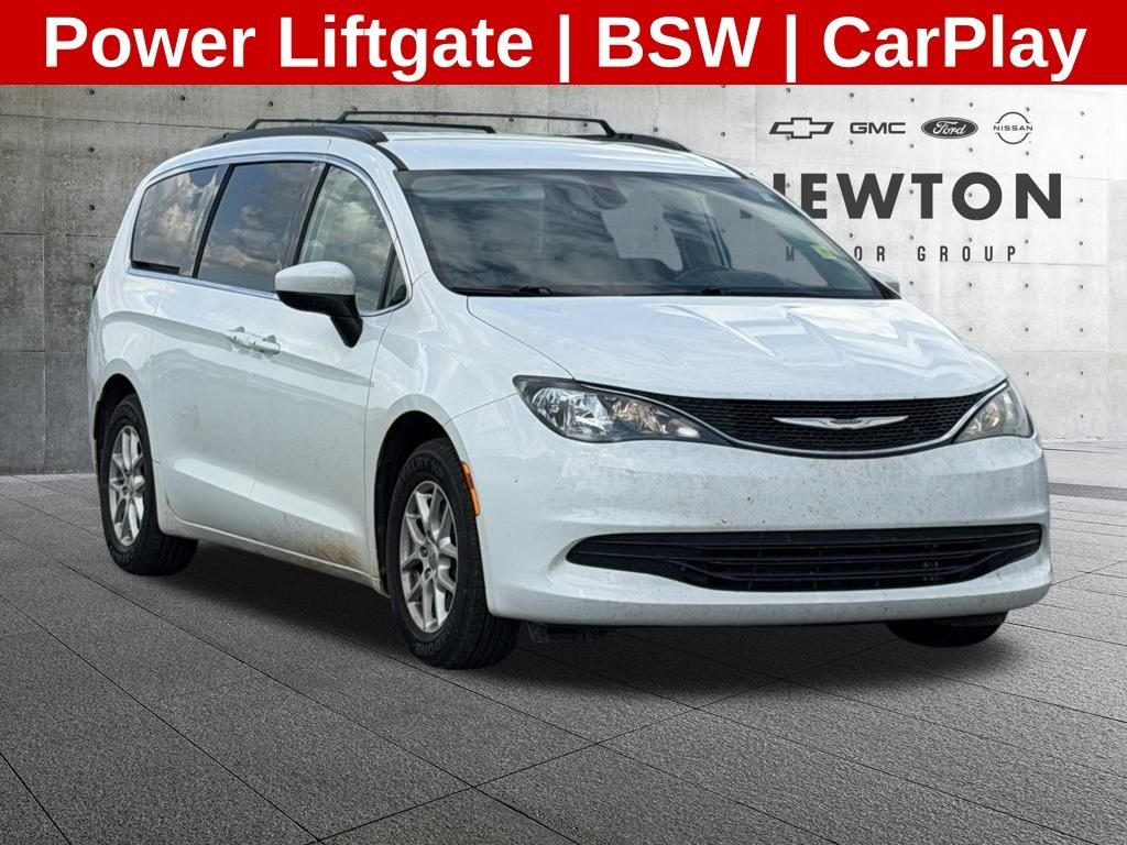 2020 Chrysler Voyager LXI's photo