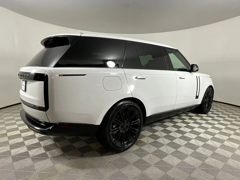 New 2026 Fuji White Land Rover SE 7 Seats image 2