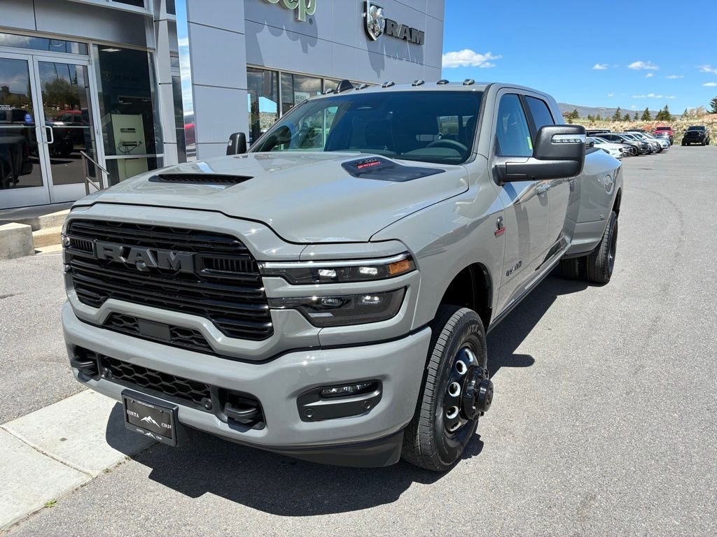 New 2026 Ceramic Gray Clear-Coat Exterior Paint RAM Laramie image 10